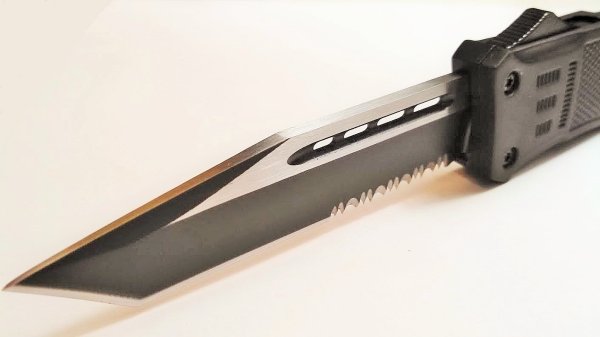 Let’s talk Automatic Knives (now legal in Illinois!)