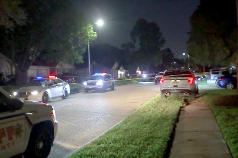 DARWIN LATE, BUT NOT ABSENT:  Police impersonator accidentally shoots his cohort before homeowner shoots him DRT… dead right there